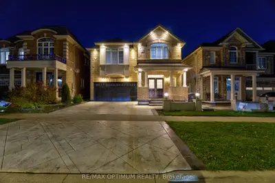 17 Elmcrest Drive, Brampton, On L6y 5t7