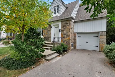 145 Brentwood Road N, Toronto, On M8x 2c8