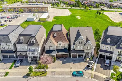 5221 Adobe Court, Mississauga, On L5m 0k8