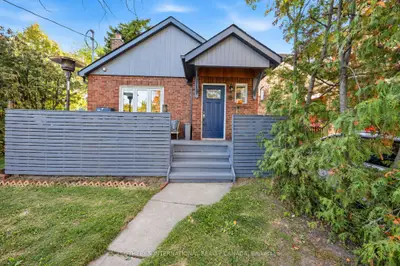16 Smithfield Drive, Toronto, On M8y 3m2