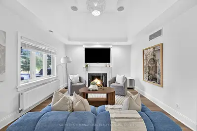 16 Smithfield Drive, Toronto, On M8y 3m2