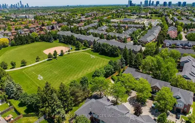 5659 Glen Erin Drive 40, Mississauga, On L5m 5p2