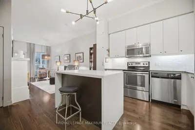 8 Fieldway Road 104, Toronto, On M8z 0c3
