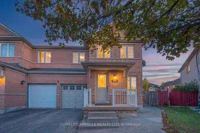 54 Starhill Crescent, Brampton, On L6r 2w1