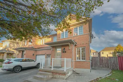 54 Starhill Crescent, Brampton, On L6r 2w1