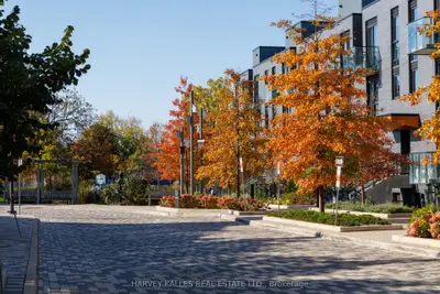 10 Brin Drive Th49, Toronto, On M8x 0b3