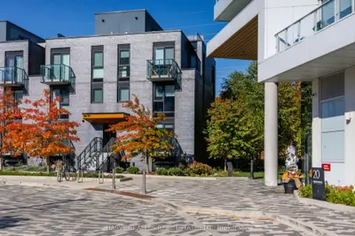 10 Brin Drive Th49, Toronto, On M8x 0b3