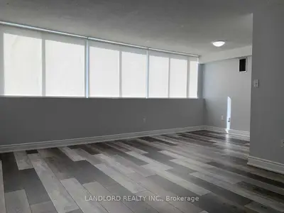 3590 Kaneff Crescent 405, Mississauga, On L5a 3x3