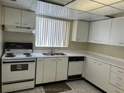155 Hillcrest Avenue S 403, Mississauga, On L5b 3z2