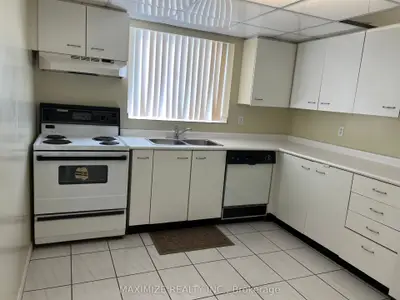 155 Hillcrest Avenue S 403, Mississauga, On L5b 3z2