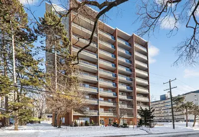 15 Elizabeth Street N 704, Mississauga, On L5g 2z3