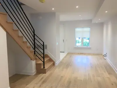127 Harvie Avenue Upper, Toronto, On M6e 4k5