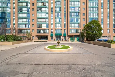 145 Hillcrest Avenue 813, Mississauga, On L5b 3z1