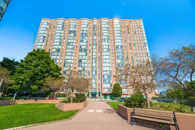 145 Hillcrest Avenue 813, Mississauga, On L5b 3z1