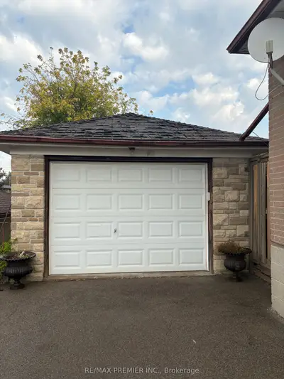 50 Deevale Road, Toronto, On M6m 1z5