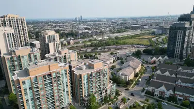 15 Michael Power Place 604, Toronto, On M9a 5g4