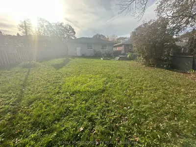 33 Aikenhead Road, Toronto, On M9r 2z1