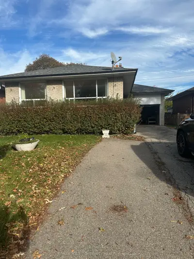 33 Aikenhead Road, Toronto, On M9r 2z1