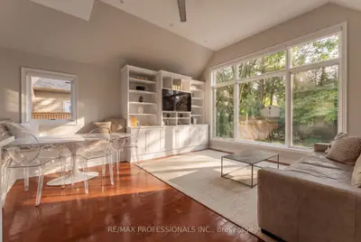 84 Humbervale Boulevard, Toronto, On M8y 3p4