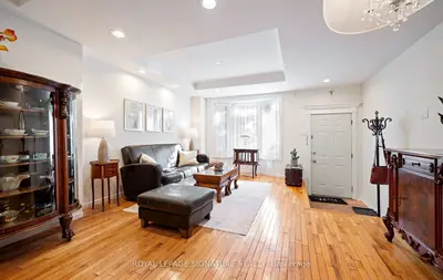 3160 Dundas Street, Toronto, On M6p 2a1