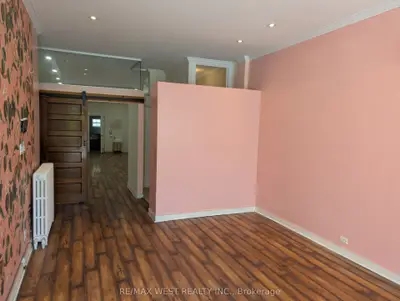 419 Jane Street Main, Toronto, On M6s 3z7