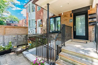 238 Garden Avenue, Toronto, On M6r 1j1