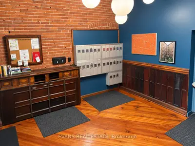 121 Prescott Avenue 22, Toronto, On M6n 3g8