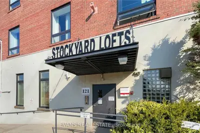 121 Prescott Avenue 22, Toronto, On M6n 3g8