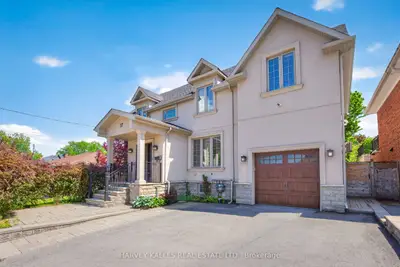 17 Lockheed Boulevard, Toronto, On M9p 2h5