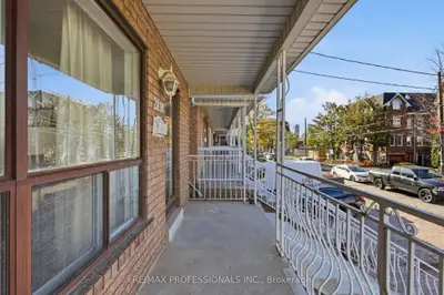 289f Bartlett Avenue, Toronto, On M6h 3g3