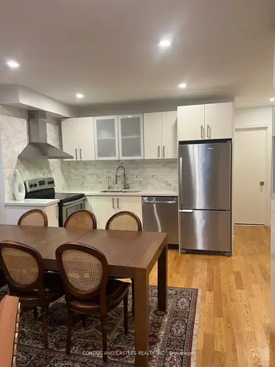 203 Fern Avenue, Toronto, On M6r 1k5