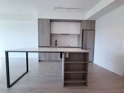 2495 Eglinton Avenue W 511, Mississauga, On L5m 2t2