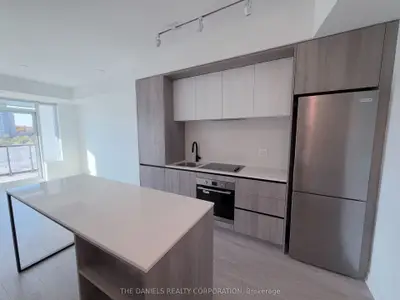 2495 Eglinton Avenue W 511, Mississauga, On L5m 2t2