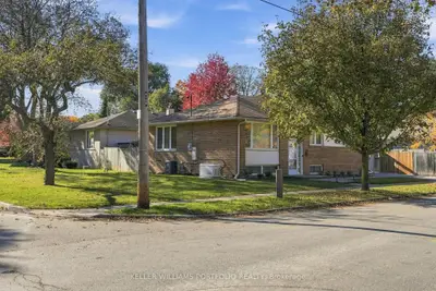 124 Wincott Drive, Toronto, On M9r 2p6
