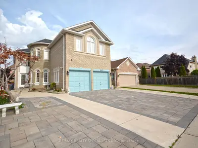 405 Bristol Road E, Mississauga, On L4z 3v6
