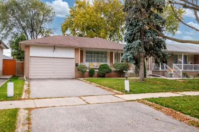 7 Mancroft Crescent, Toronto, On M9w 3g1