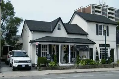 Detached in Oakville