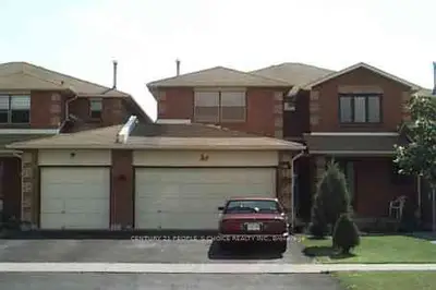 Att/Row/Townhouse in Brampton