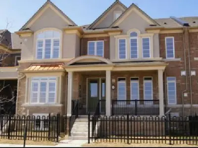 3045 Gladeside Avenue 21, Oakville, On L5r 3j5