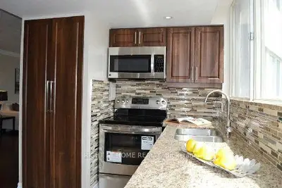 3695 Kaneff Crescent 905, Mississauga, On L5a 4b6