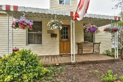 2052 Caroline Street, Burlington, On L7r 1l4