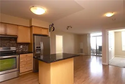 3888 Duke Of York Boulevard 2819, Mississauga, ON L5B 4P5