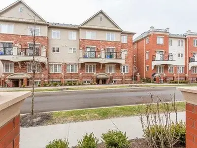 32 Dundas Street E, Oakville, ON L6M 4L9