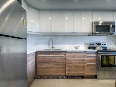270 Scarlett Road 1910, Toronto W03, ON M6N 4X7