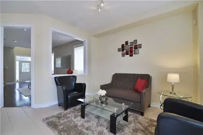 3450 Fountain Park Avenue, Mississauga, ON L5M 7E3