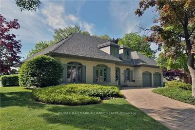 100 Oaklands Park Court, Burlington, On L7t 4g9