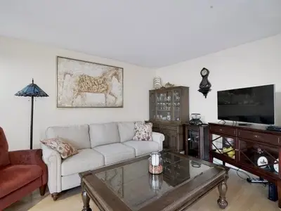 2153 Crestmont Drive, Oakville, ON L6M 5A4