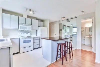1275 Cornerbrook Place 206, Mississauga, ON L5C 3J3