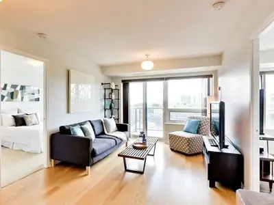61 Heintzman Street 717, Toronto W02, ON M6P 5A2