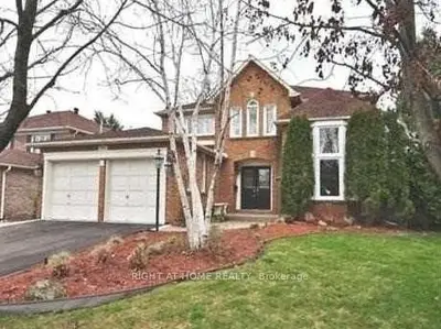 2208 Dunvegan Avenue, Oakville, On L6j 6p6